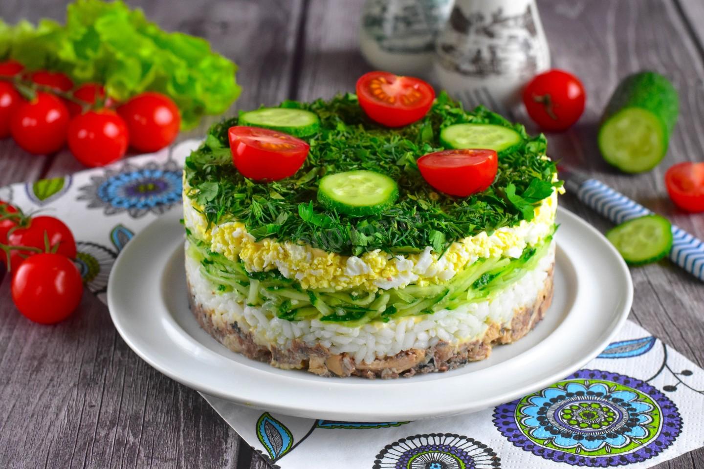 Обложка рецепта Салат из рыбной консервы с рисом и яйцом