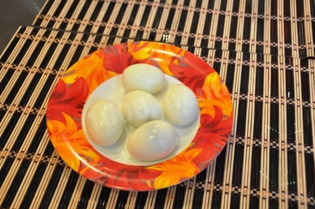 Шаг 2 приготовления Яйца запеченные с сыром по-польски