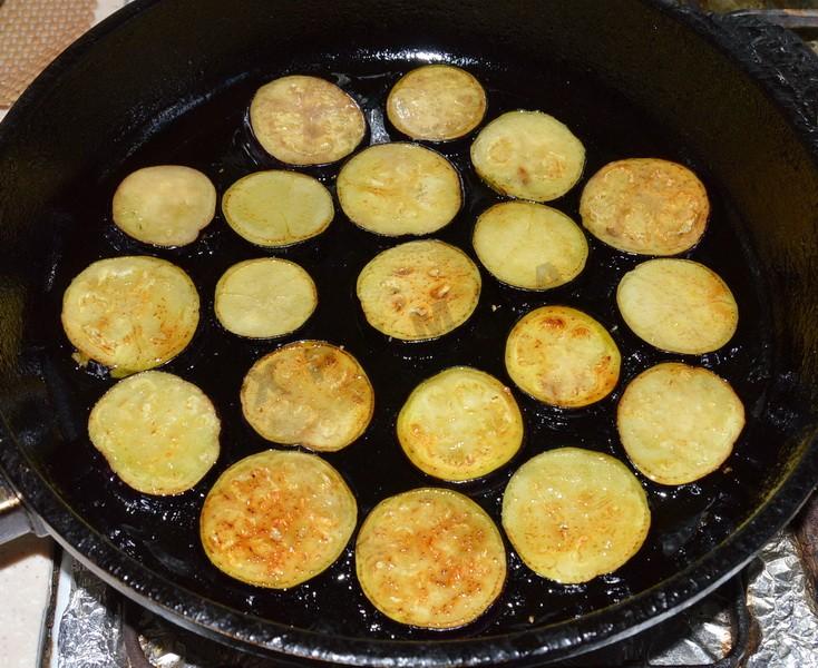Шаг 5 приготовления Закуска баклажаны острые с чесноком