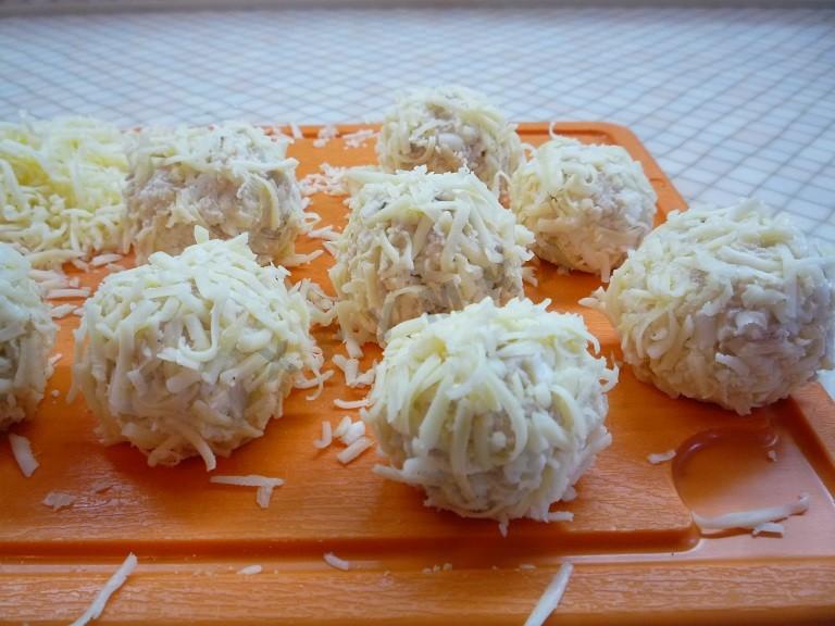 Шаг 6 приготовления Сырные шарики с курицей