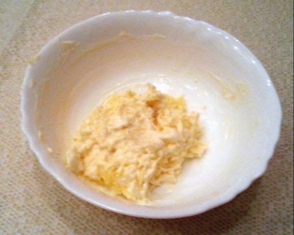 Шаг 5 приготовления Закуска из сушек Рождественский венок