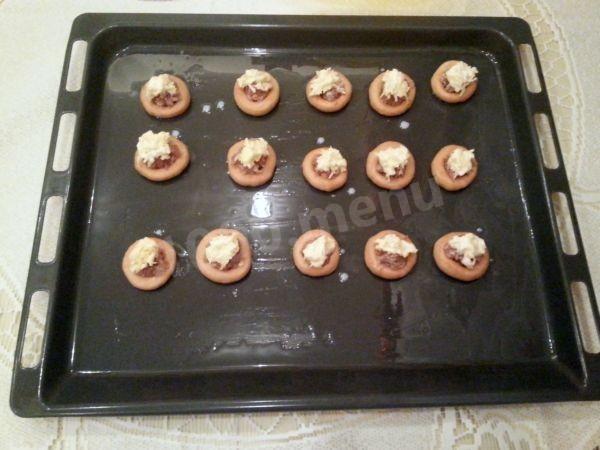 Шаг 6 приготовления Закуска из сушек Рождественский венок