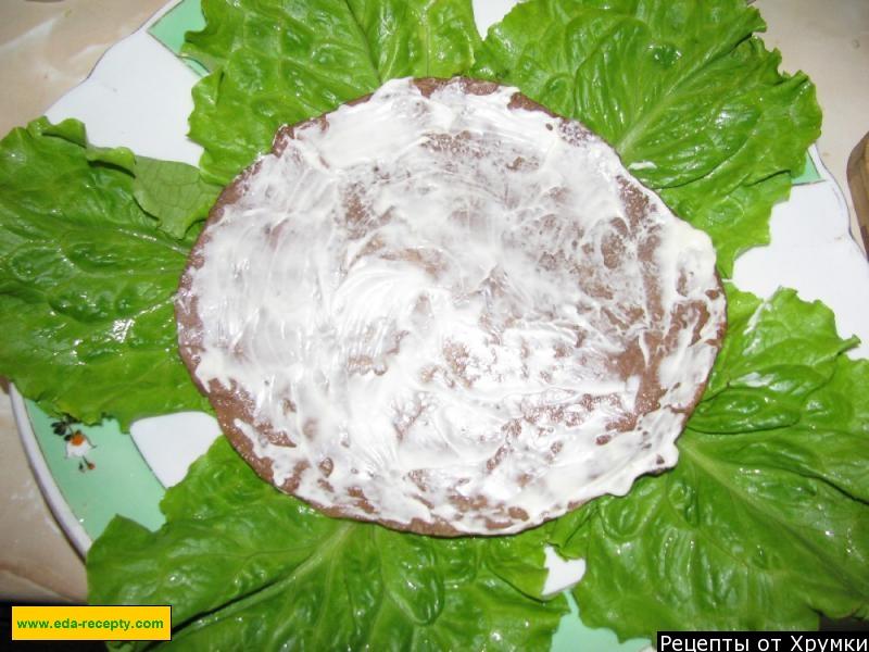 Шаг 12 приготовления Торт из куриной печени с сыром, майонезом и зеленью