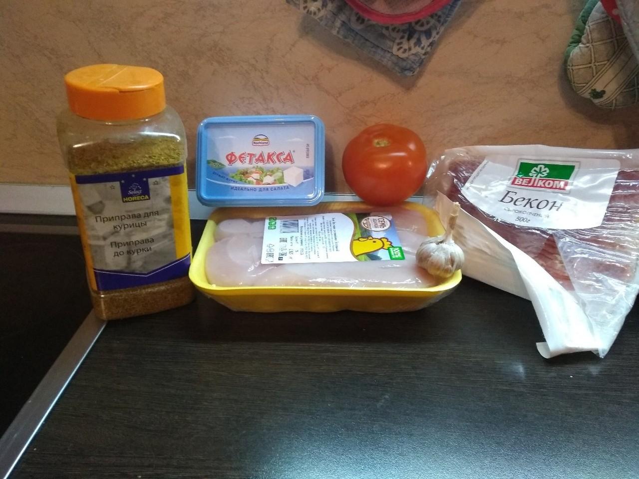 Шаг 1 приготовления Куриные рулетики с помидором и фетой