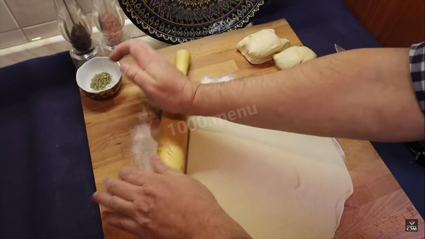 Шаг 3 приготовления Пицца в духовке с грушей и горгонзолой