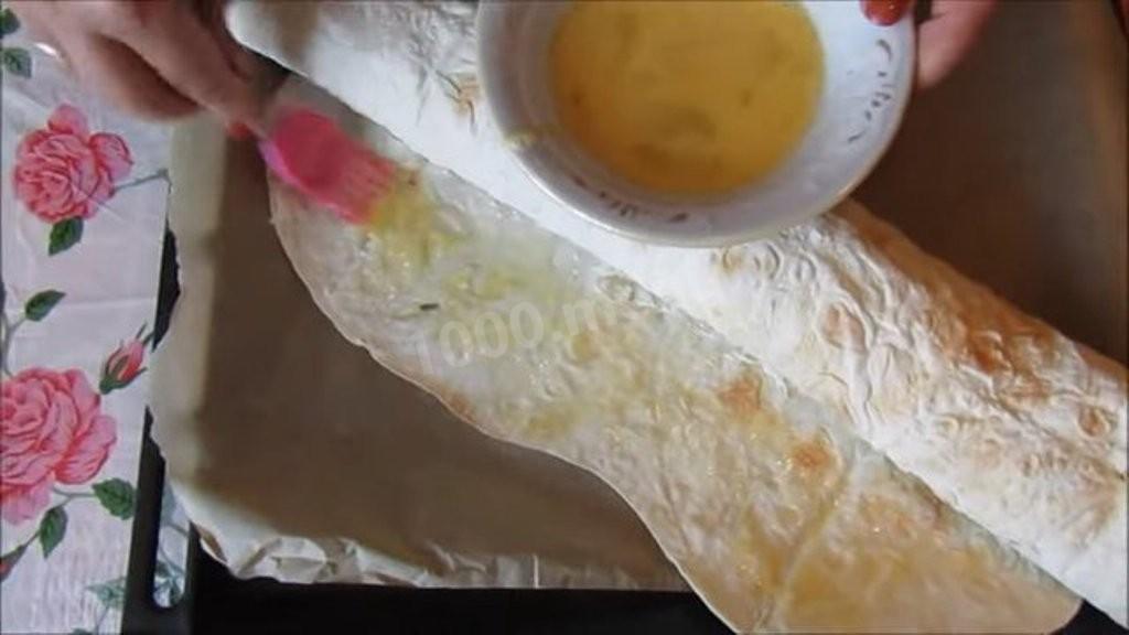 Шаг 4 приготовления Рулет из лаваша с яблоком, орехами и творогом