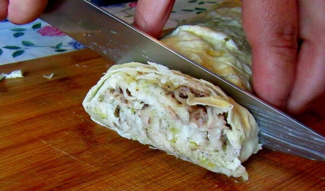 Шаг 5 приготовления Рулет из лаваша с яблоком, орехами и творогом