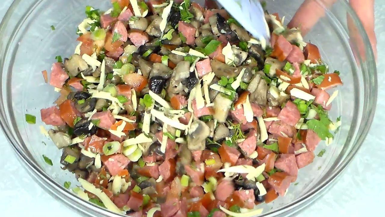 Шаг 10 приготовления Картофельные тарталетки с грибами салат