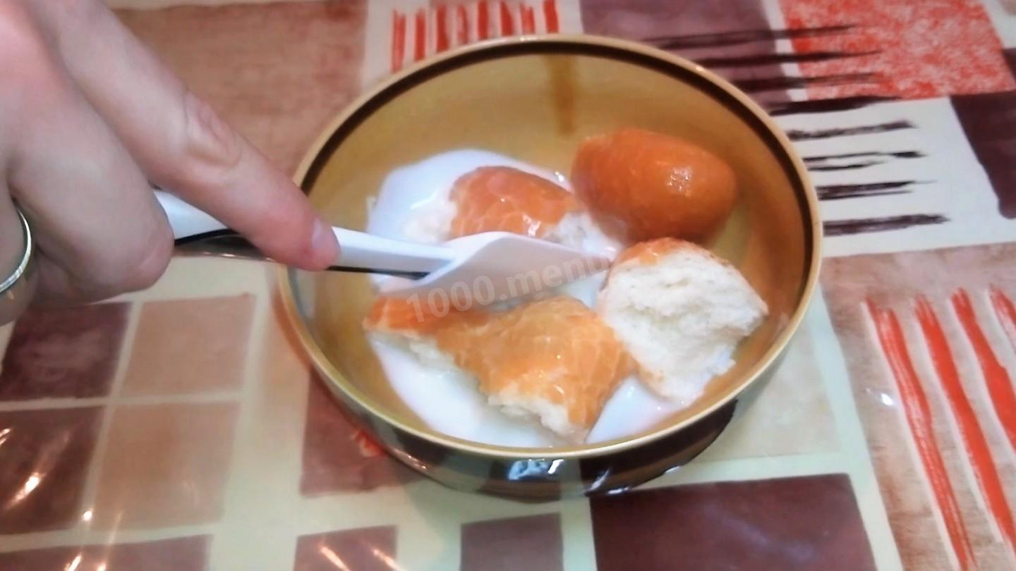 Шаг 1 приготовления Форшмак из селедки с яблоками луком сливочным маслом