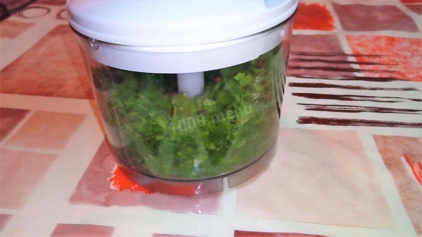 Шаг 3 приготовления Форшмак из селедки с яблоками луком сливочным маслом