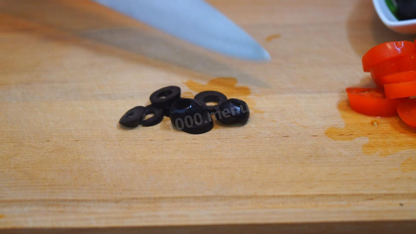 Шаг 3 приготовления Закусочные рулеты с мясом курицы и рыбой
