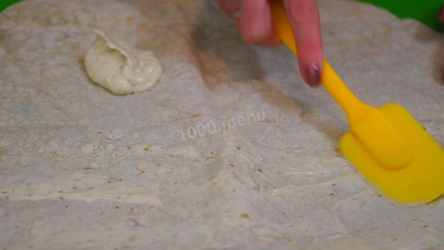 Шаг 9 приготовления Закусочные рулеты с мясом курицы и рыбой