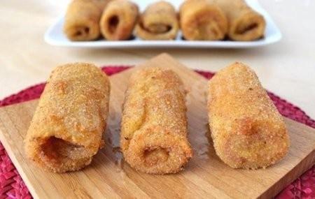 Шаг 9 приготовления Жареные рулеты из хлеба и ветчины