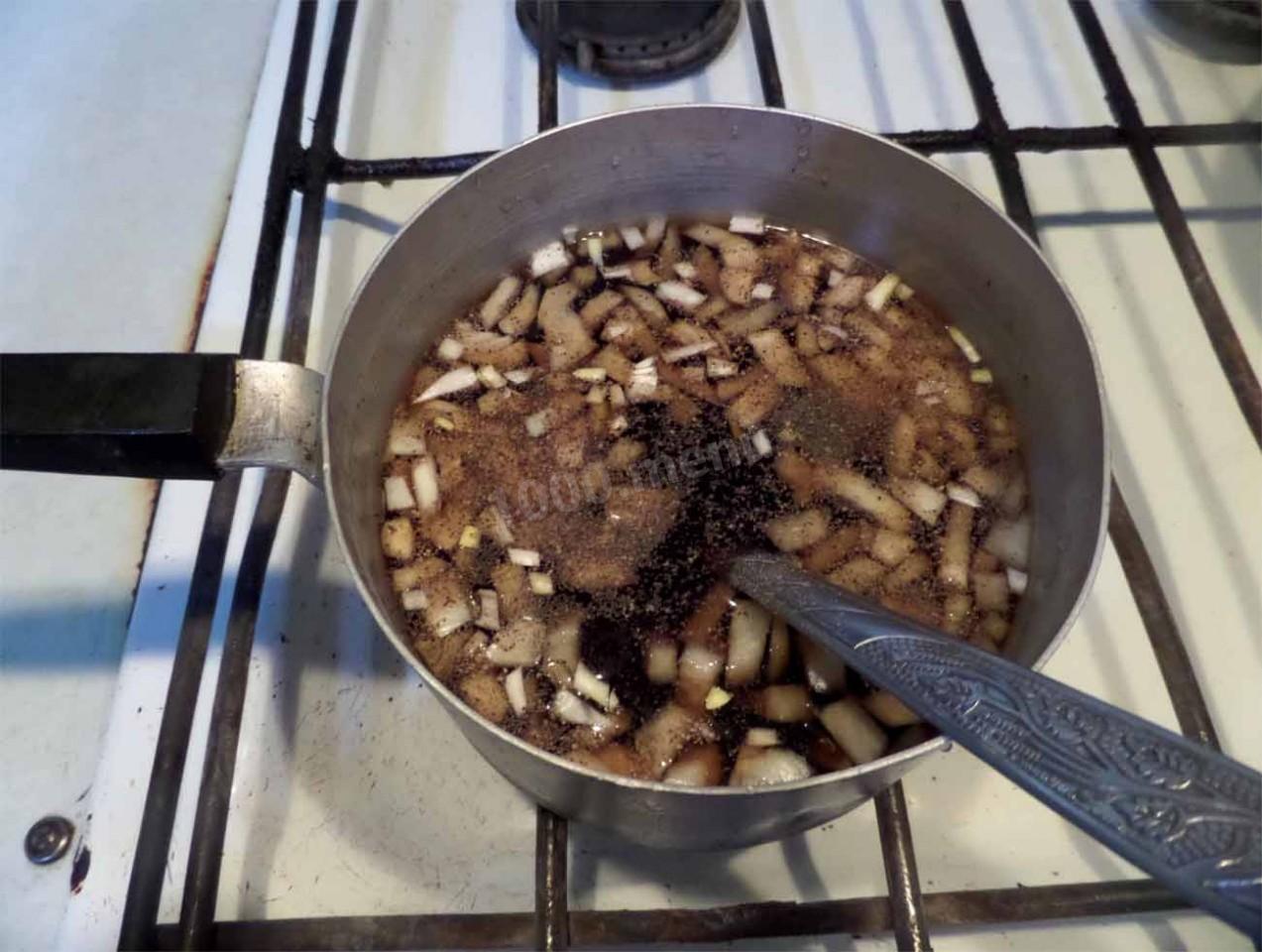 Шаг 4 приготовления Маринованные куриные яйца в соевом соусе