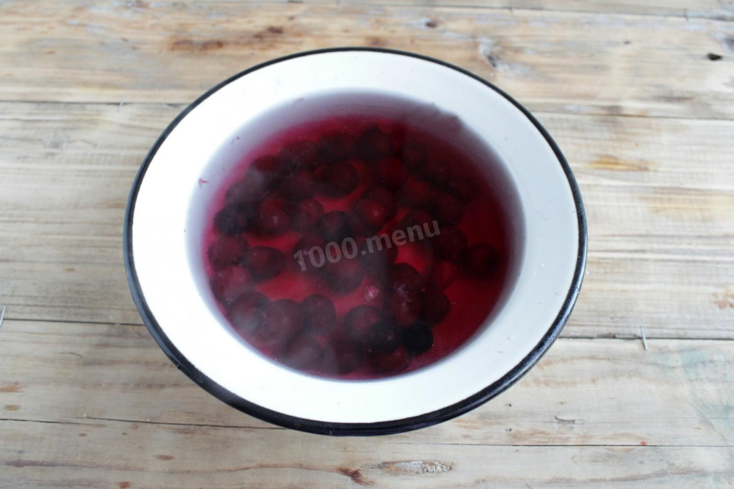 Шаг 5 приготовления Компот из вишни с косточками