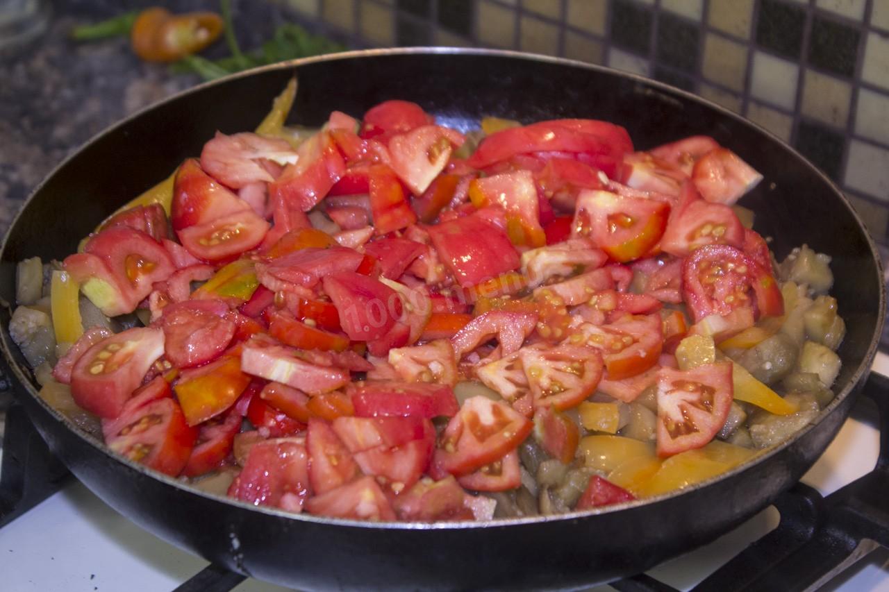 Шаг 8 приготовления Баклажаны с перцами и томатами