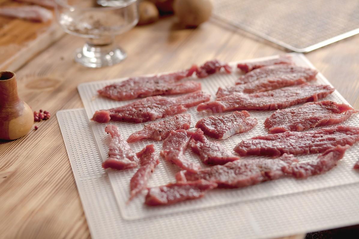 Шаг 1 приготовления Мясные джерки в дегидраторе