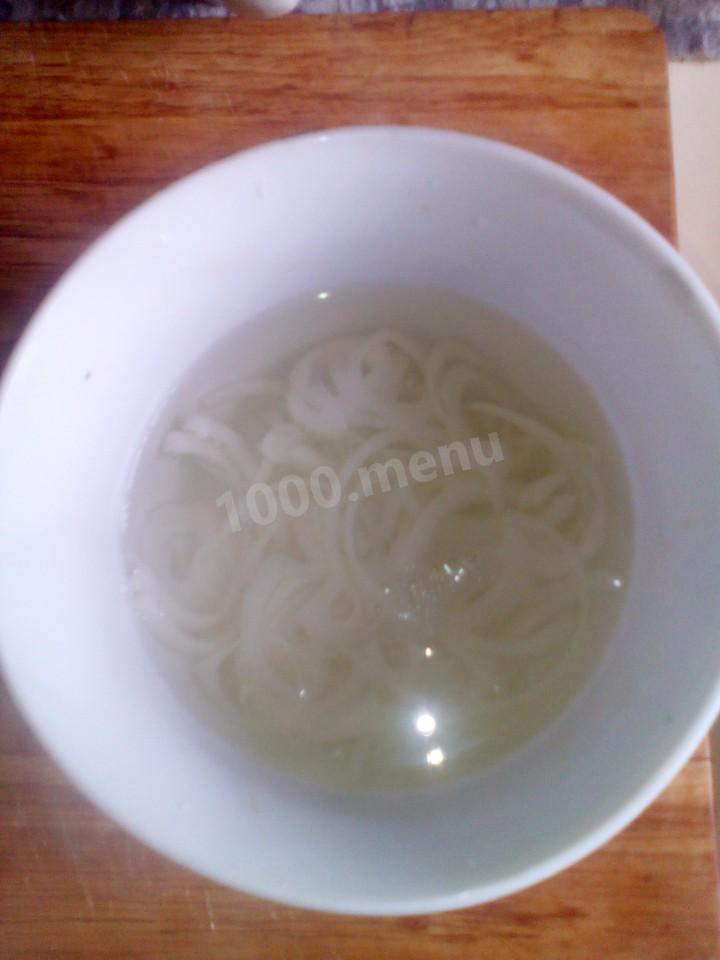 Шаг 3 приготовления Чикен ролл с капустой и огурцами