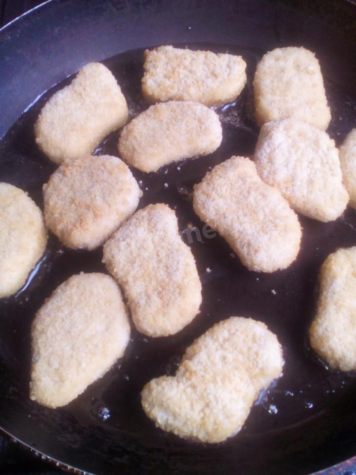 Шаг 5 приготовления Чикен ролл с капустой и огурцами