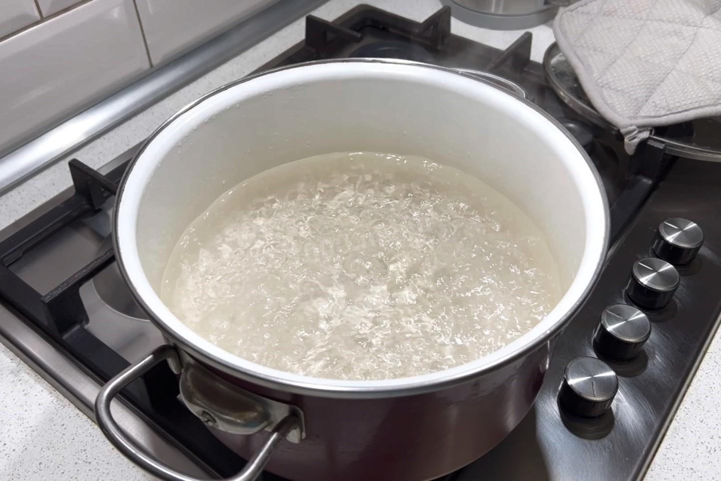 Шаг 2 приготовления Домашний квас изюм дрожжи хлеб