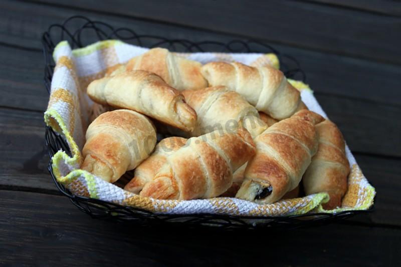 Обложка рецепта Круассаны с сыром и черносливом