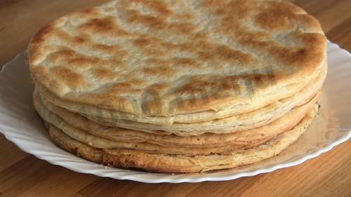 Шаг 2 приготовления Закусочный торт Наполеон с ветчиной, сыром и грибами