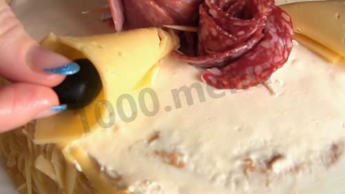 Шаг 20 приготовления Закусочный торт Наполеон с ветчиной, сыром и грибами