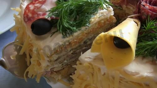 Шаг 24 приготовления Закусочный торт Наполеон с ветчиной, сыром и грибами