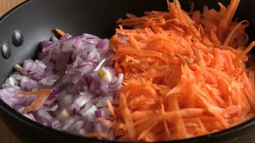 Шаг 9 приготовления Закусочный торт Наполеон с ветчиной, сыром и грибами