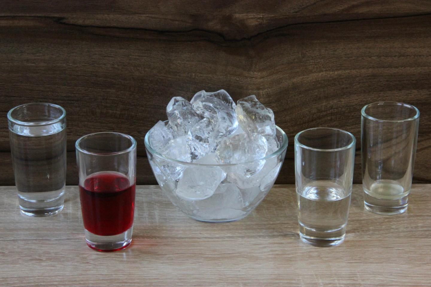 Шаг 2 приготовления Коктейль Космополитен классический