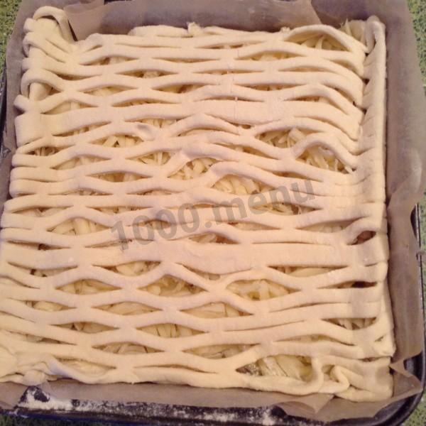 Шаг 15 приготовления Пирог жульен с грибами и курицей в слоеном тесте