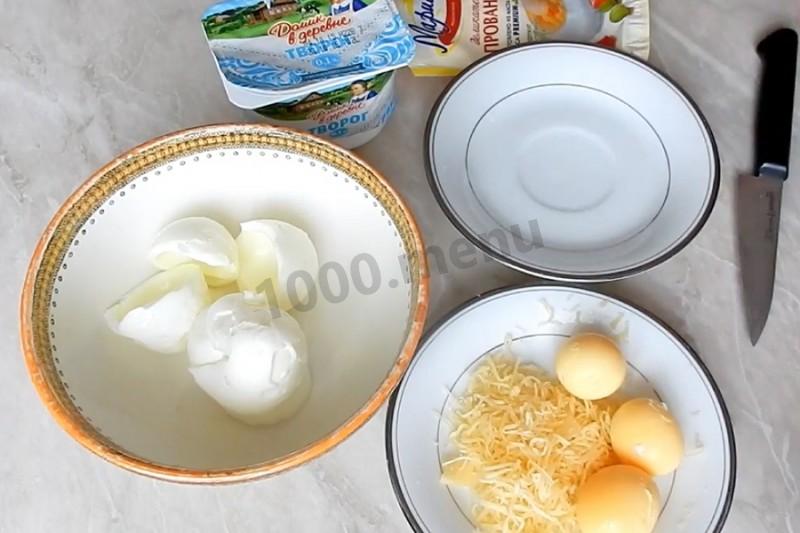 Шаг 7 приготовления Картофельные гнёзда c петушками в духовке