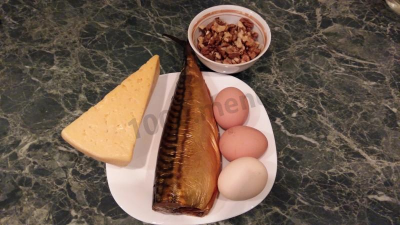 Шаг 1 приготовления Паштет из копченой скумбрии и грецких орехов