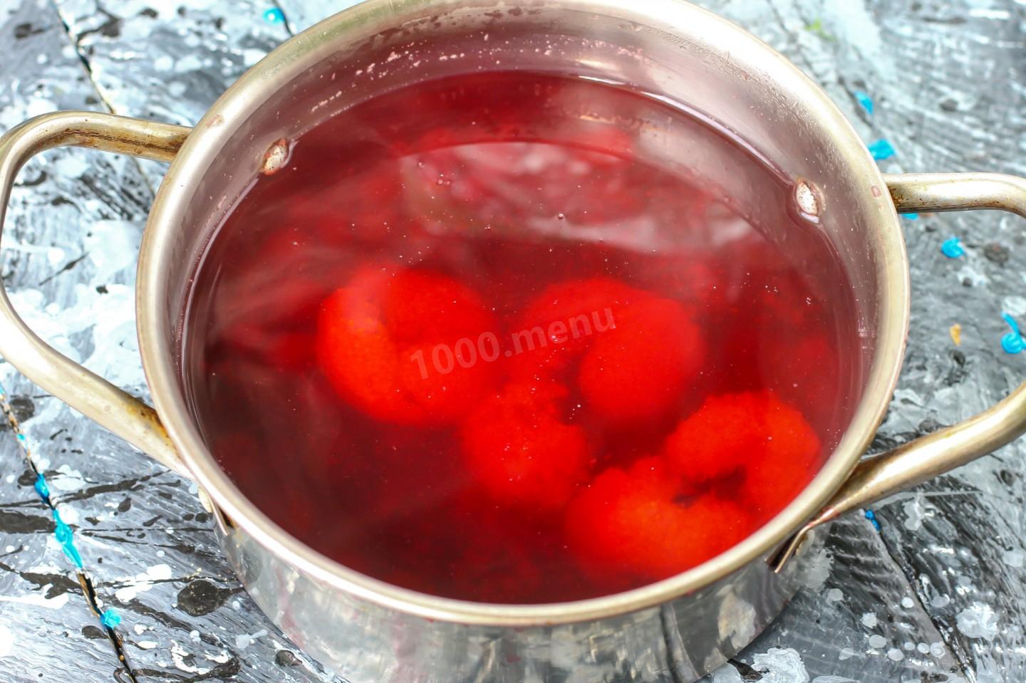 Шаг 7 приготовления Компот из замороженных ягод клубники, ежевики, брусники