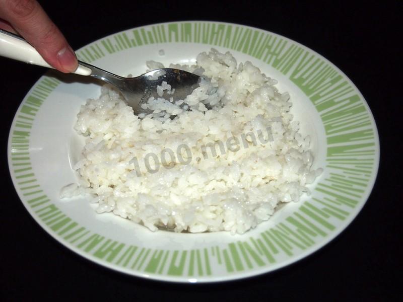 Шаг 4 приготовления Маки суши (роллы) с лососем, сыром и огурцом