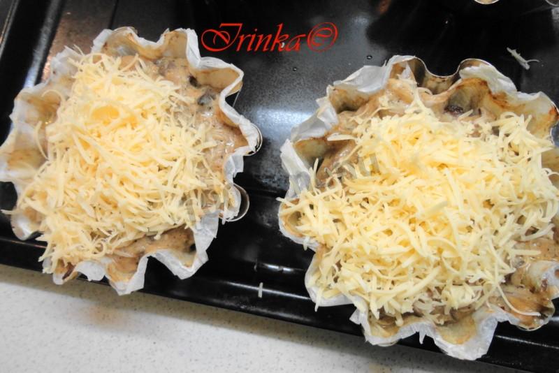 Шаг 6 приготовления Жюльен Оригинальный в мясных корзиночках