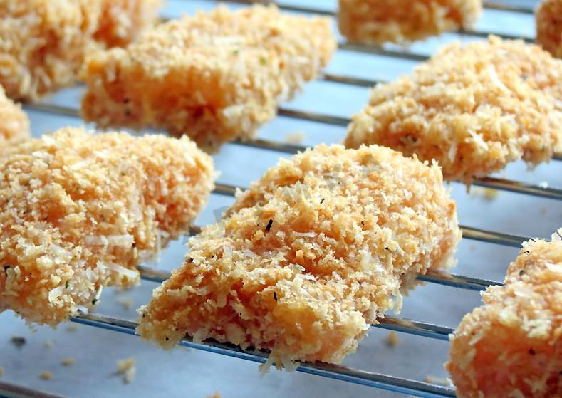 Шаг 5 приготовления Куриные наггетсы запеченные с моцареллой