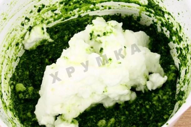 Шаг 1 приготовления Рулет из шпината и лосося