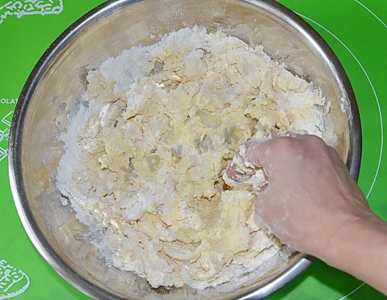 Шаг 6 приготовления Творожные тарталетки с грибами и сыром