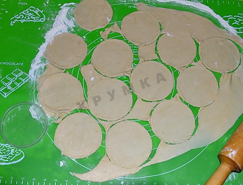 Шаг 8 приготовления Творожные тарталетки с грибами и сыром