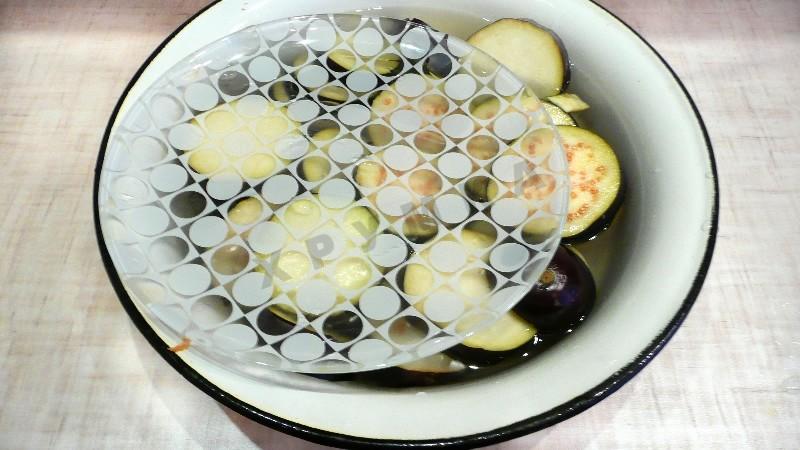 Шаг 3 приготовления Баклажаны в духовке с болгарским перцем, куркумой и специями