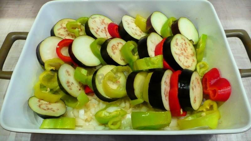 Шаг 7 приготовления Баклажаны в духовке с болгарским перцем, куркумой и специями