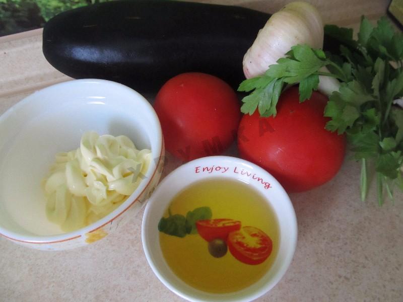 Шаг 1 приготовления Жареные баклажаны с помидорами башенкой