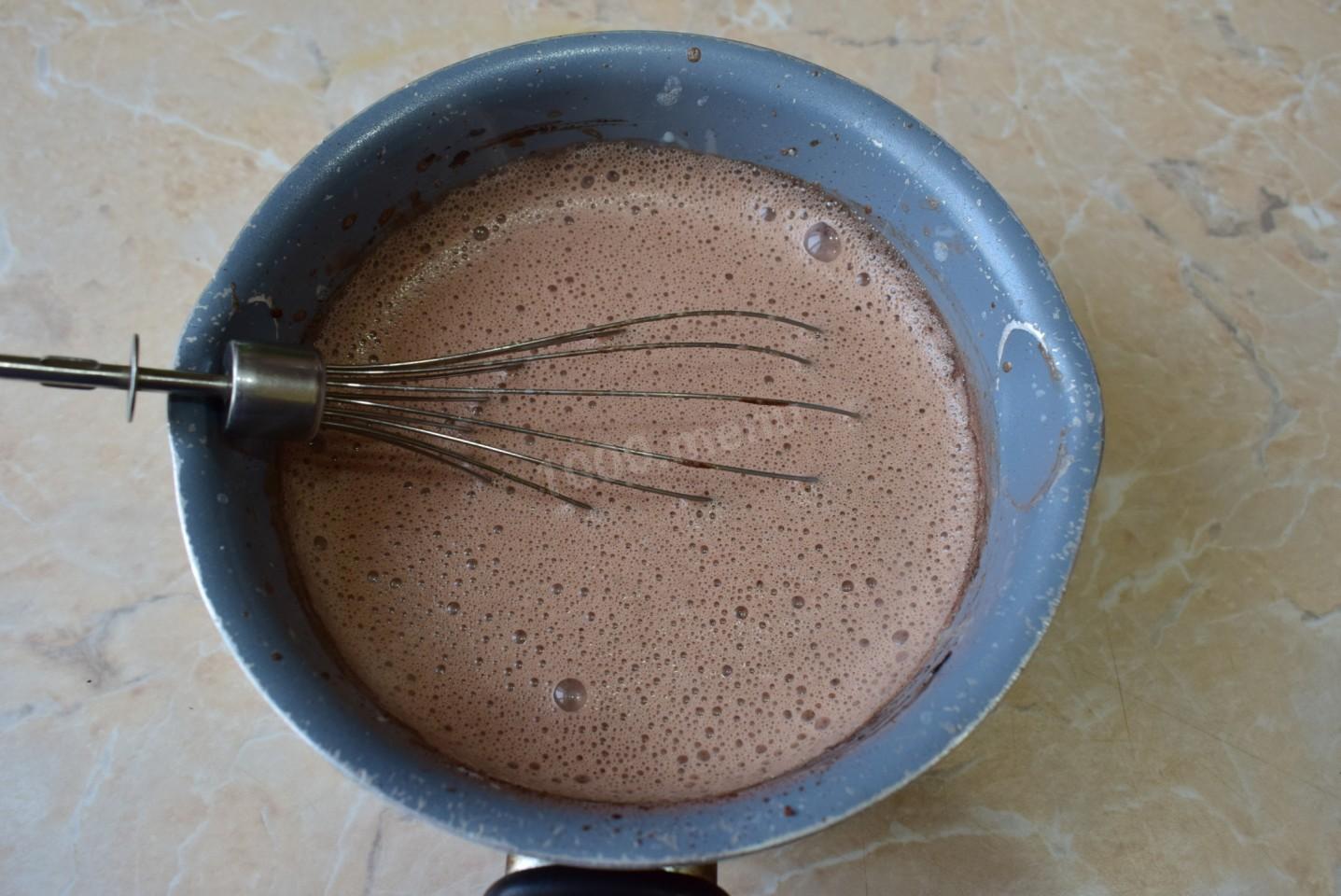 Шаг 5 приготовления Какао со сгущенкой