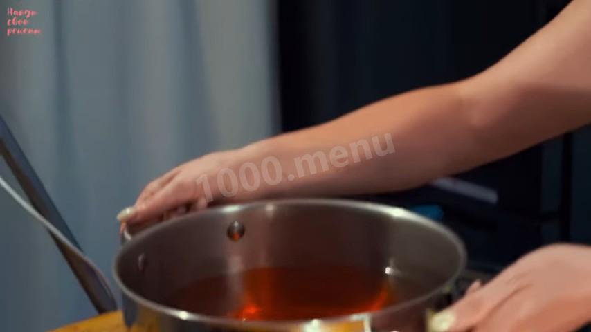 Шаг 10 приготовления Компот из клубники, лимона и мяты на зиму