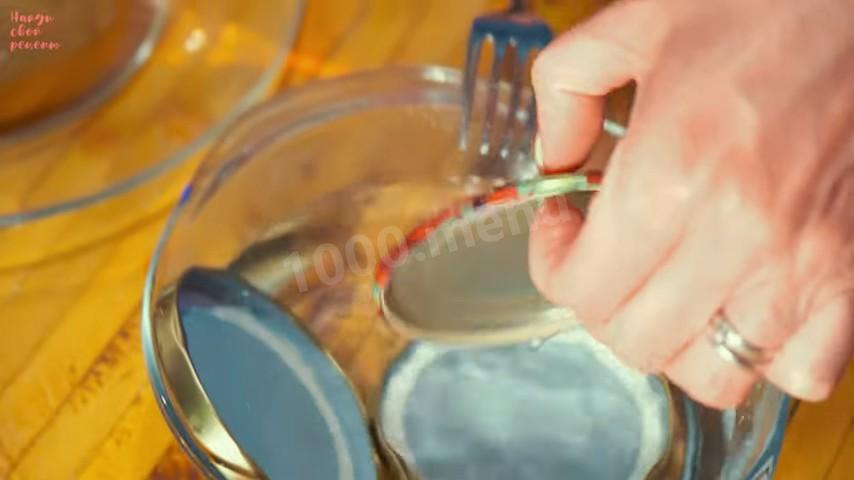 Шаг 7 приготовления Компот из клубники, лимона и мяты на зиму