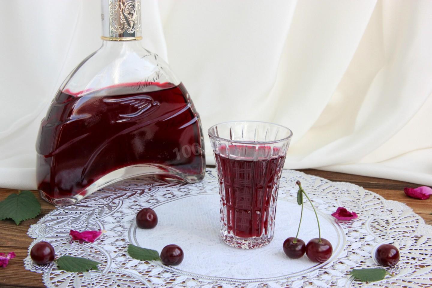 Обложка рецепта Настойка вишня на водке с косточками