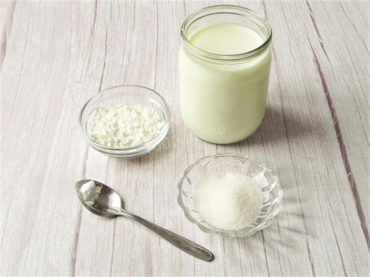 Шаг 1 приготовления Густой молочный кисель из картофельного крахмала