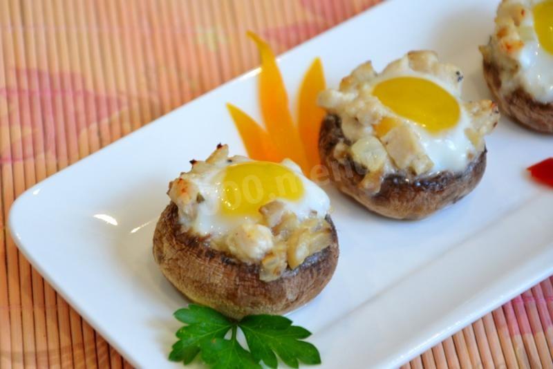 Шаг 11 приготовления Шампиньоны фаршированные курицей в духовке