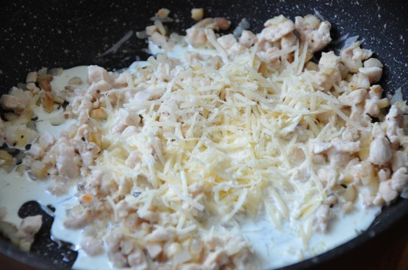 Шаг 8 приготовления Шампиньоны фаршированные курицей в духовке